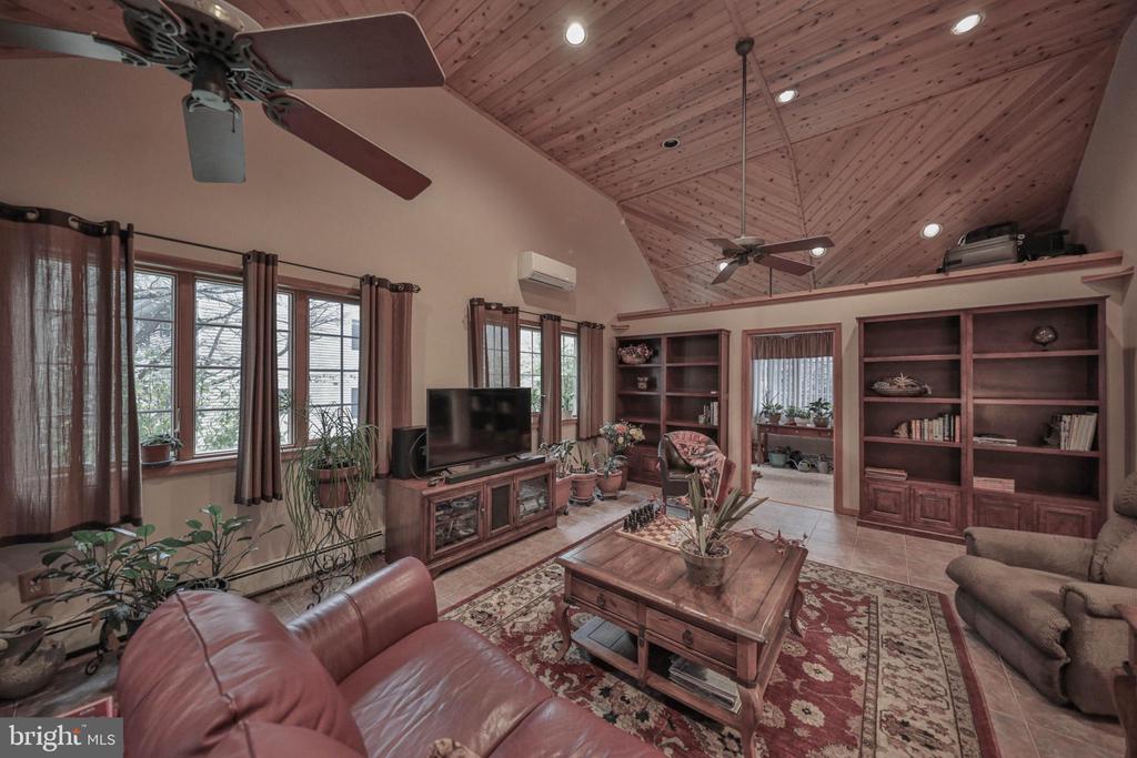 1614 Sugar Ln