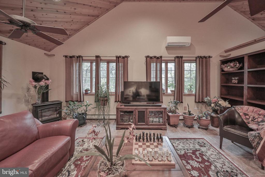 1614 Sugar Ln