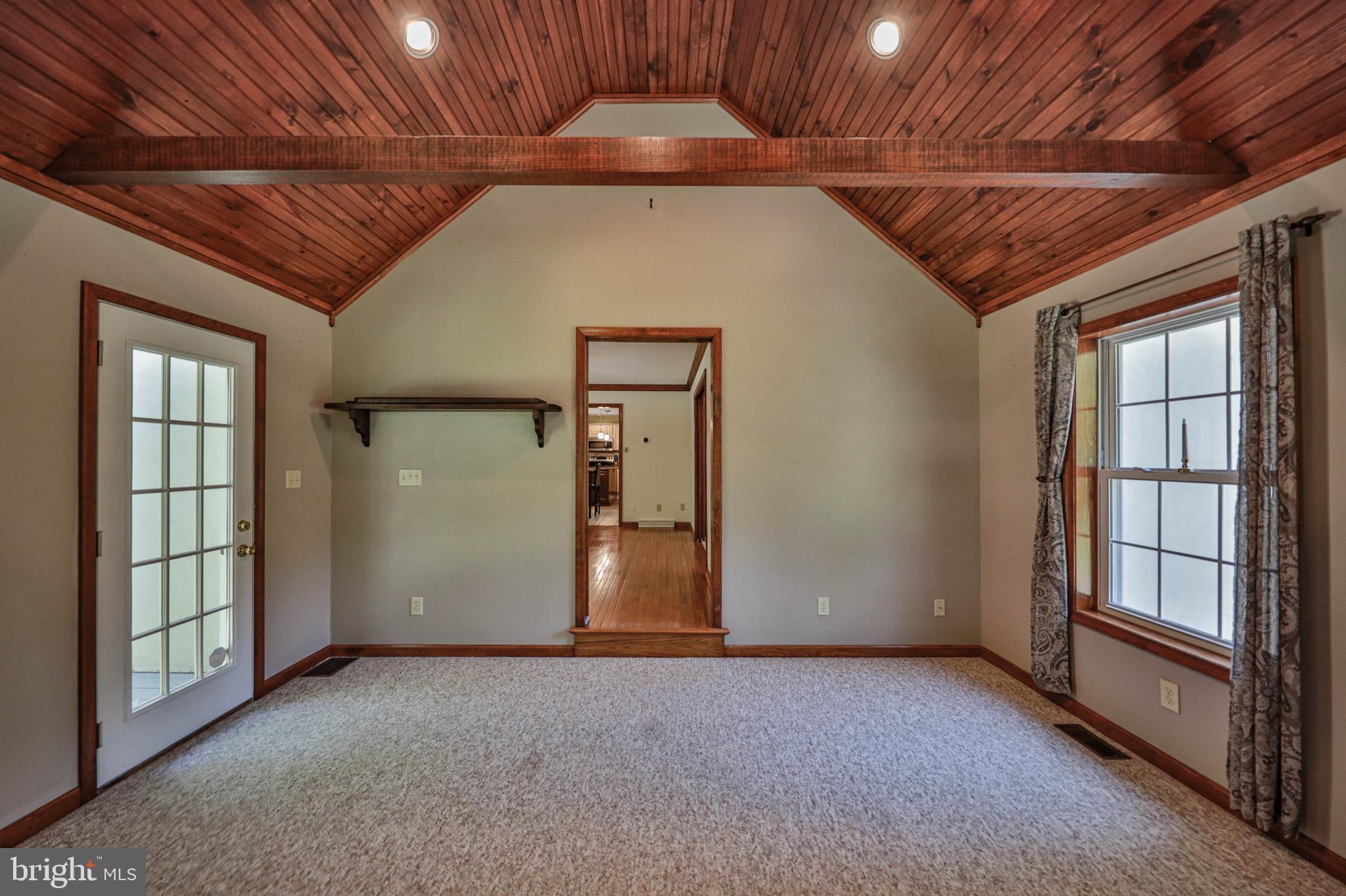 114 HOLLOW DRIVE
