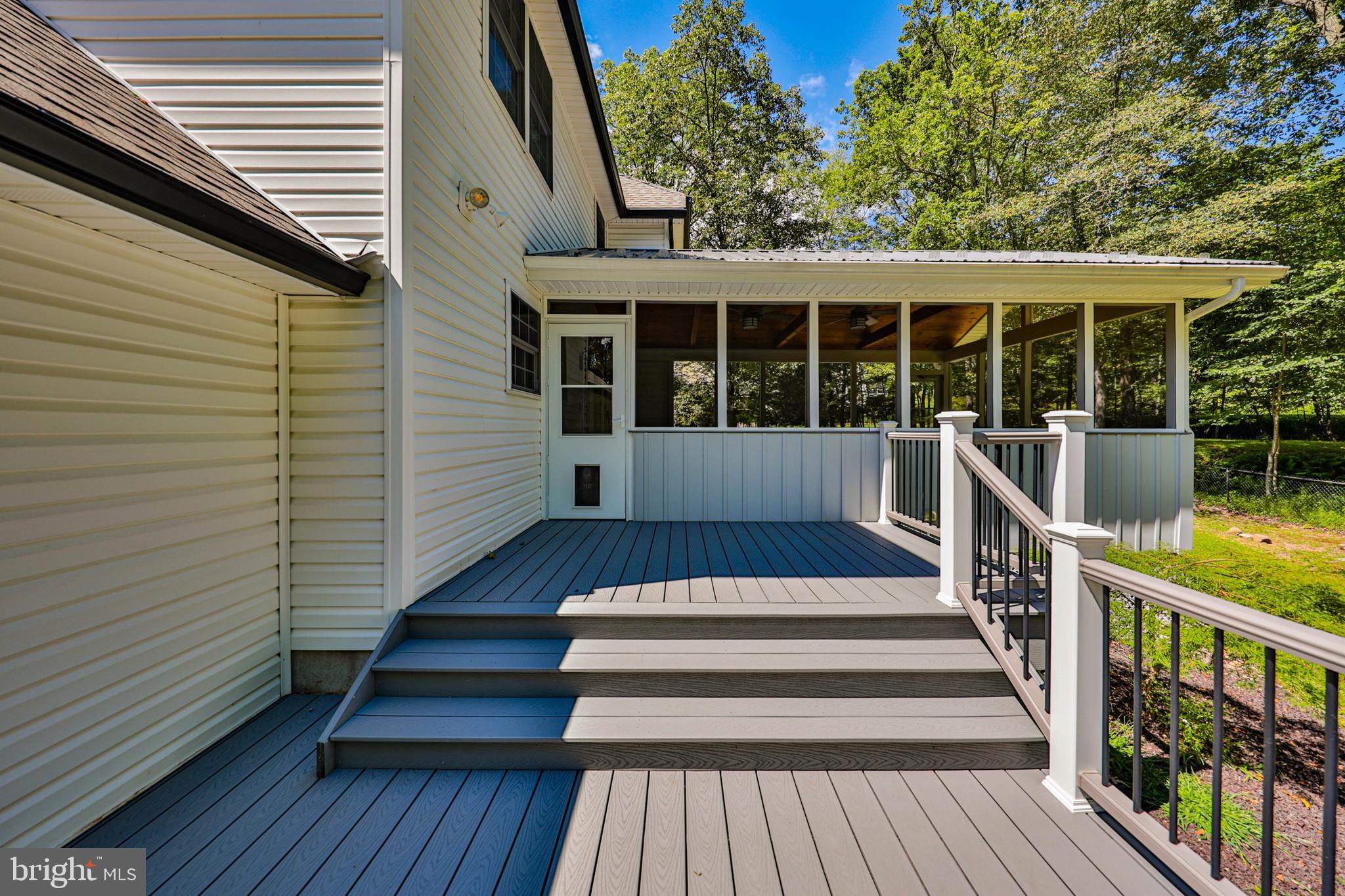 114 HOLLOW DRIVE