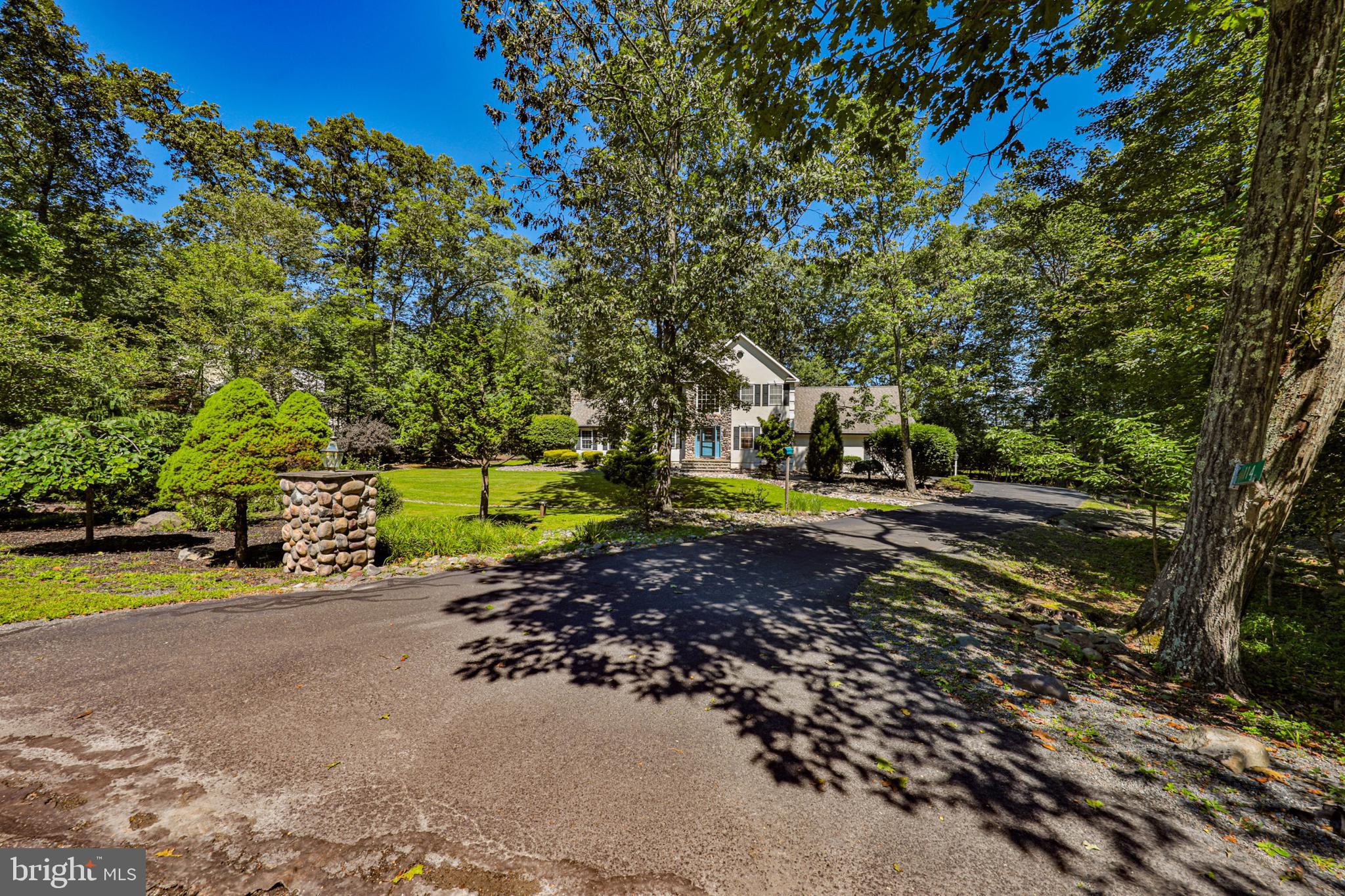 114 HOLLOW DRIVE