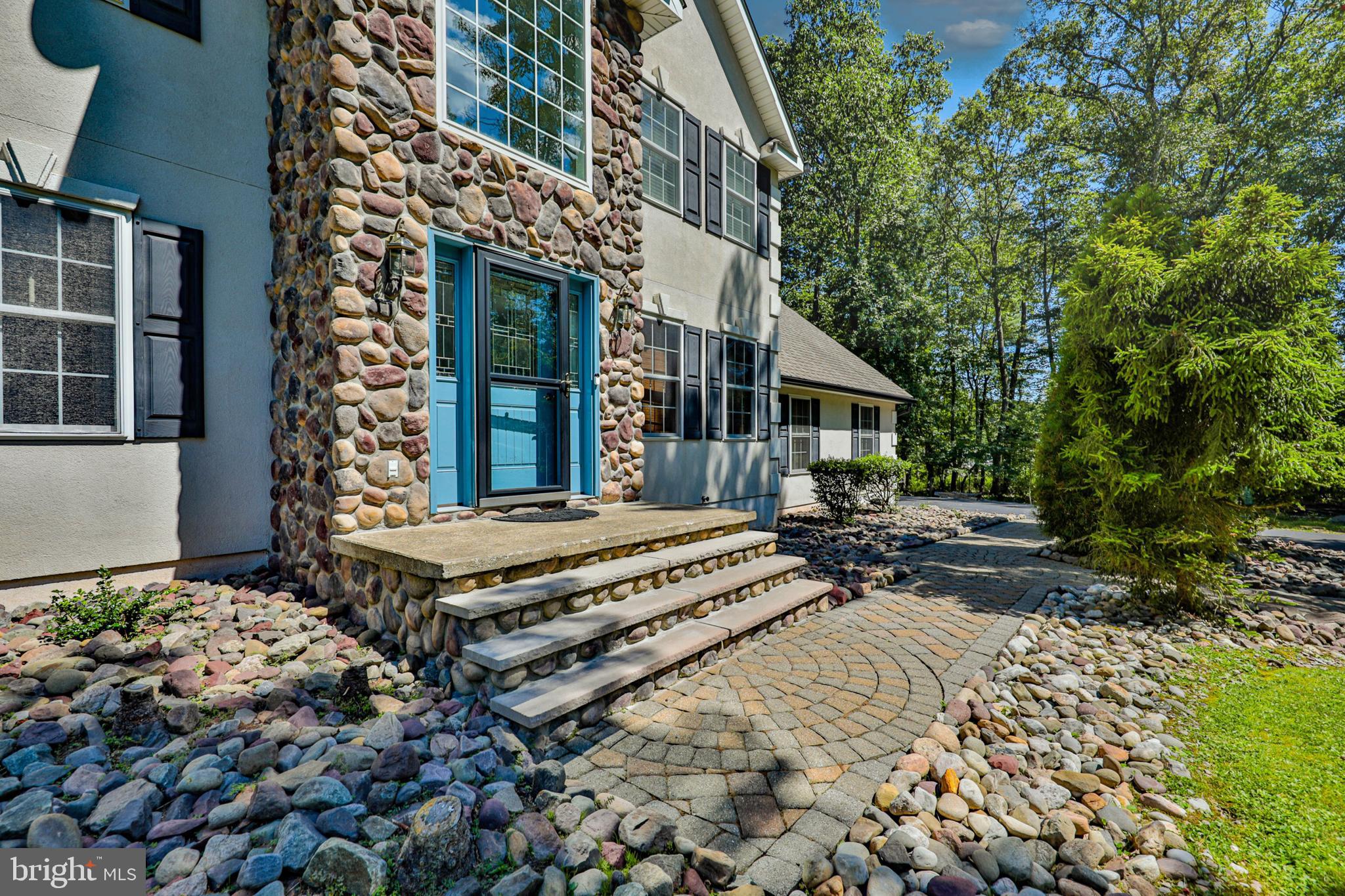 114 HOLLOW DRIVE