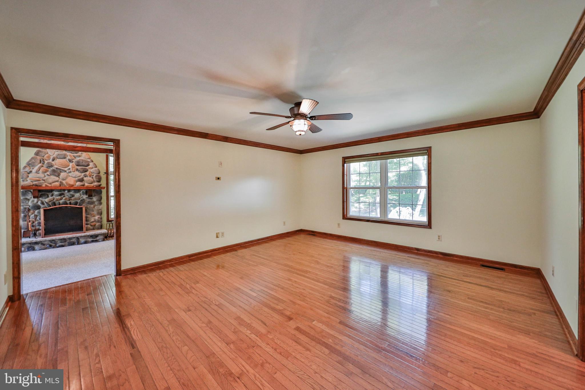 114 HOLLOW DRIVE