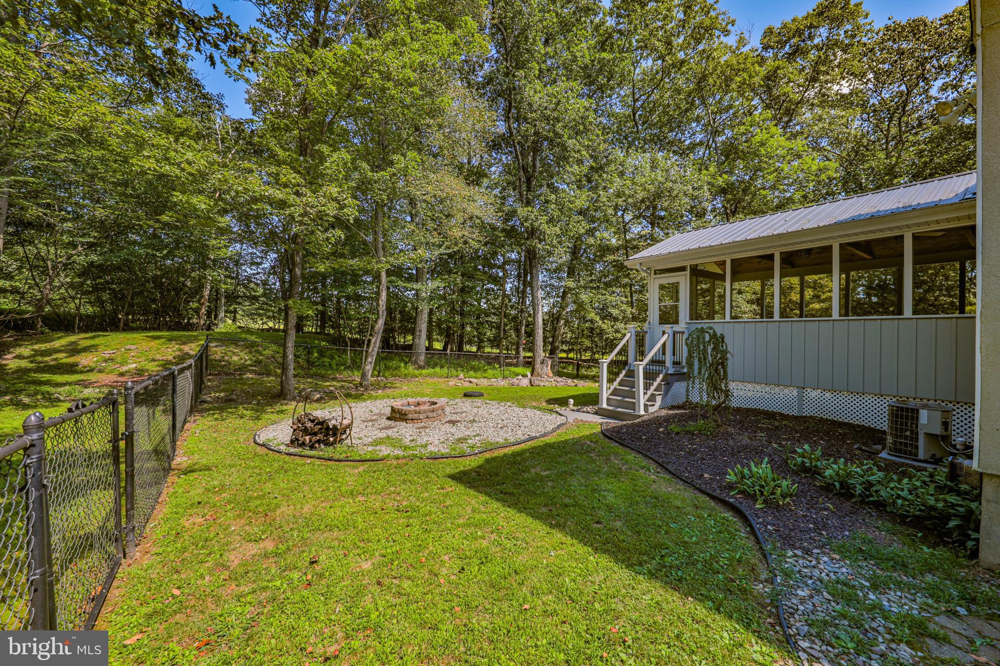 114 HOLLOW DRIVE