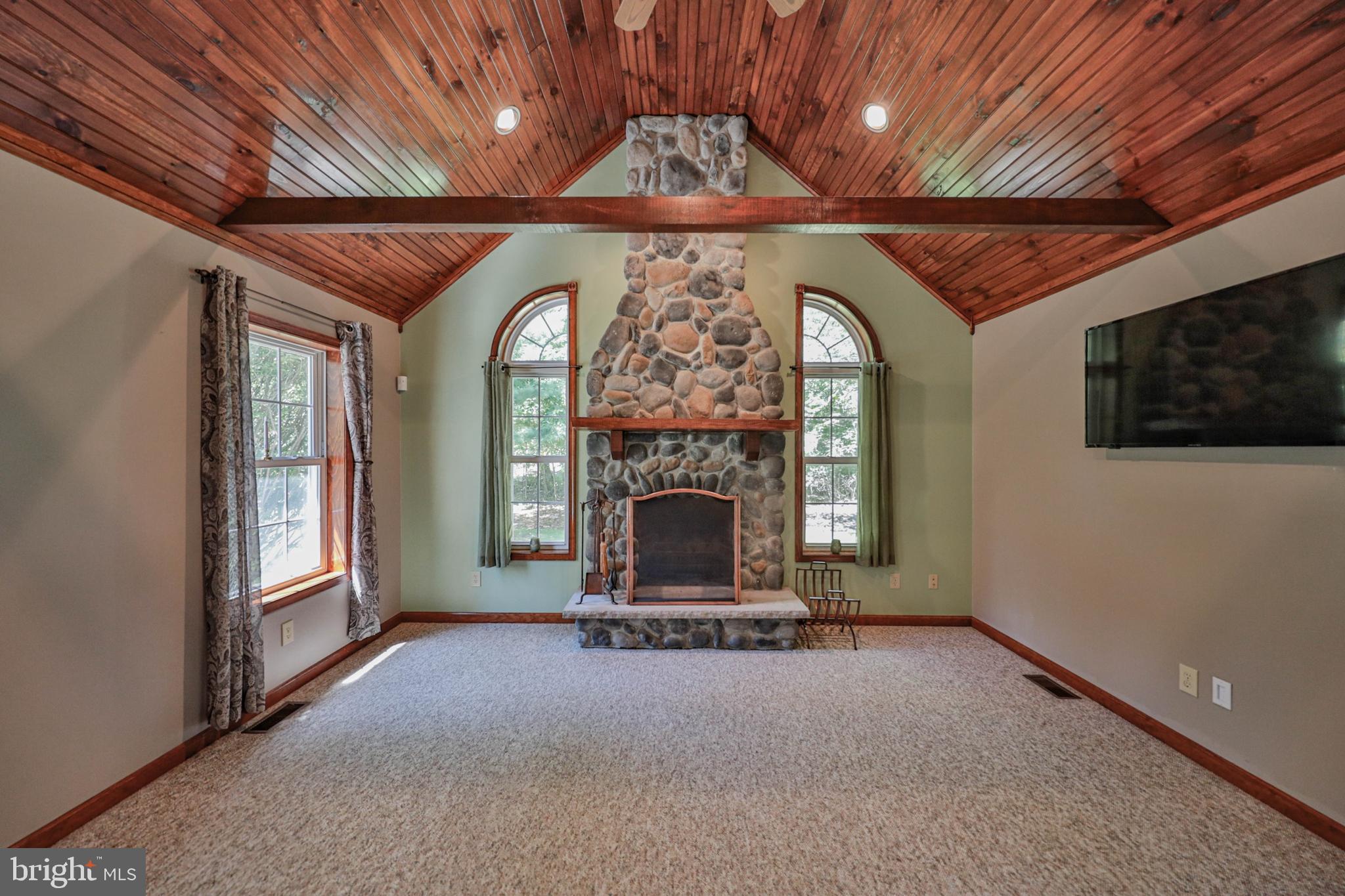 114 HOLLOW DRIVE