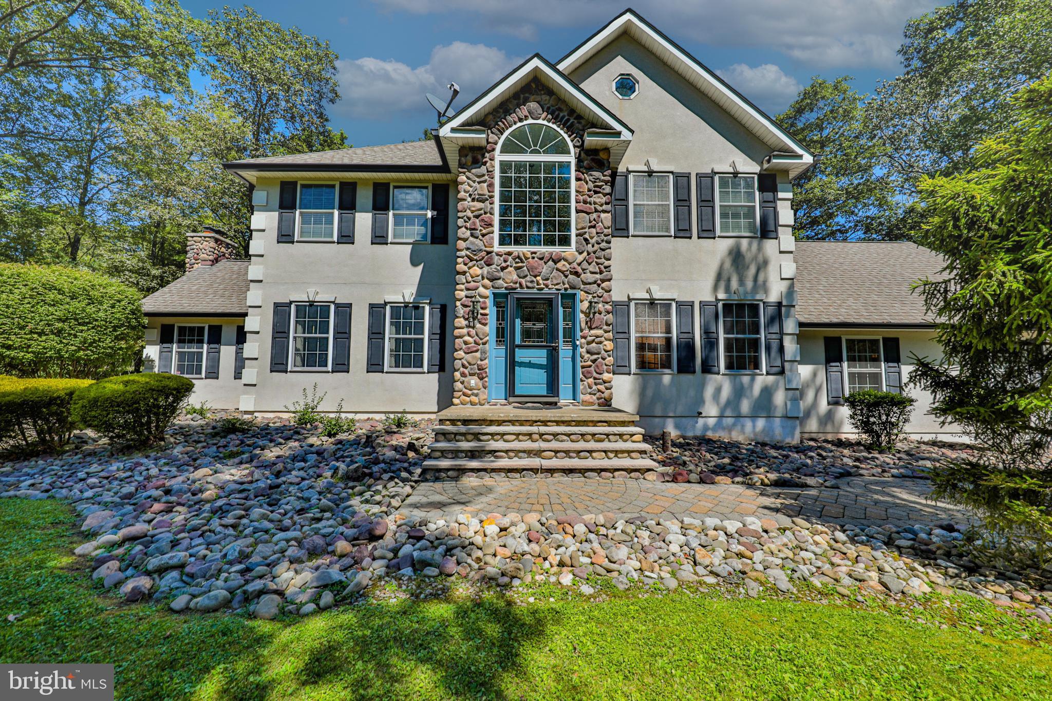 114 HOLLOW DRIVE