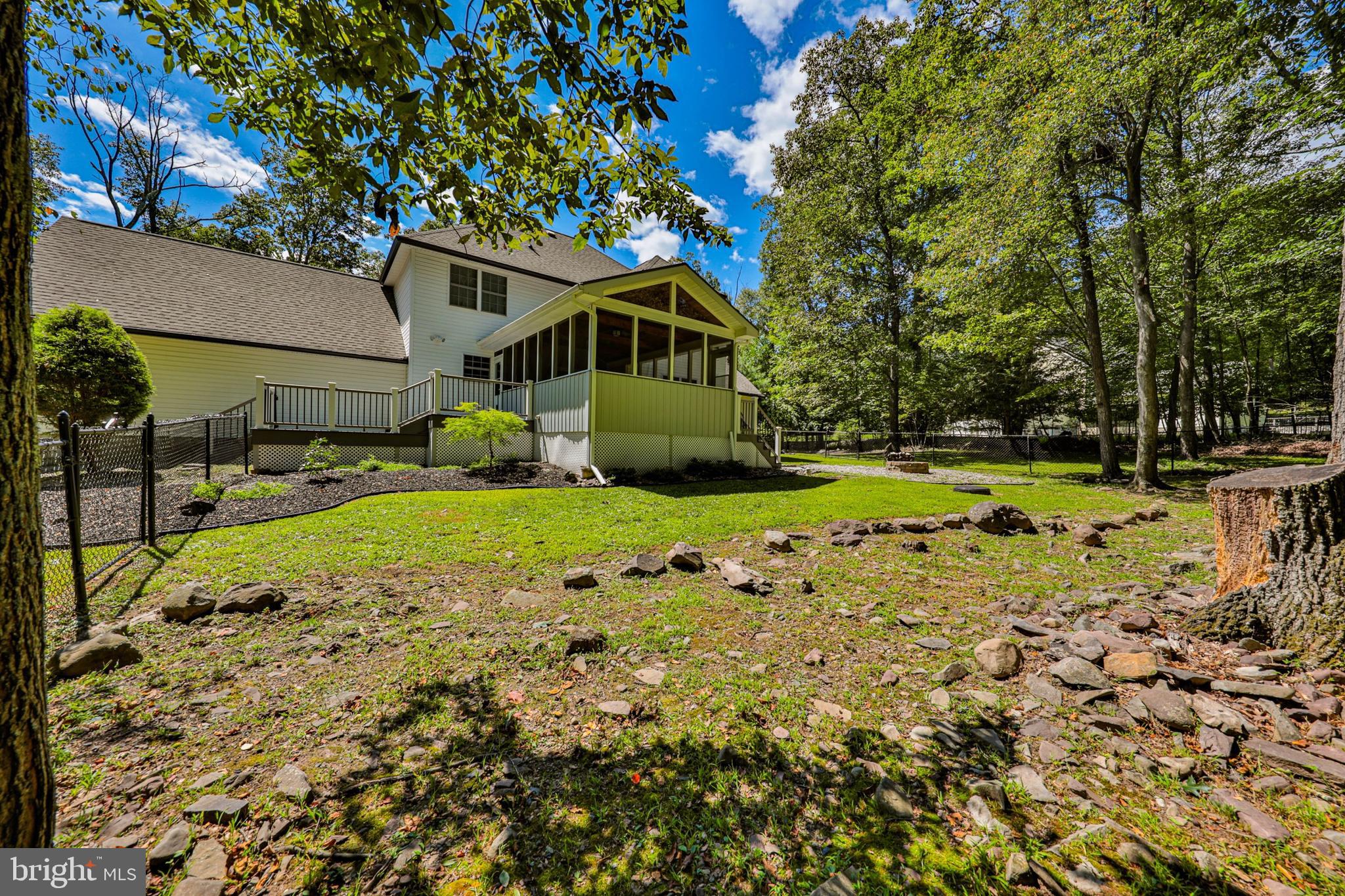 114 HOLLOW DRIVE