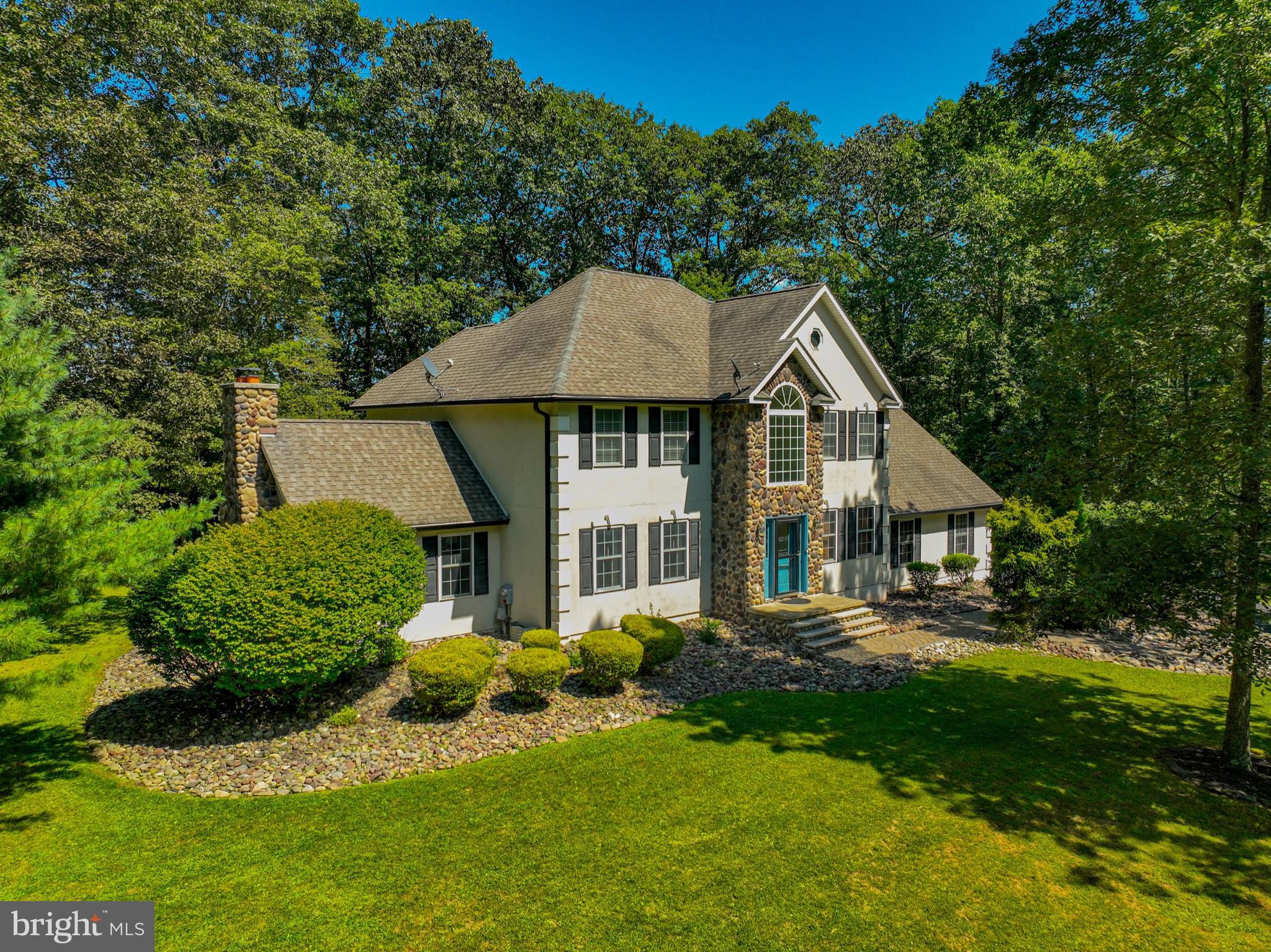 114 HOLLOW DRIVE