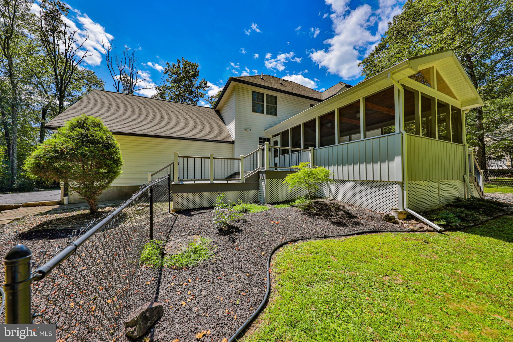 114 HOLLOW DRIVE
