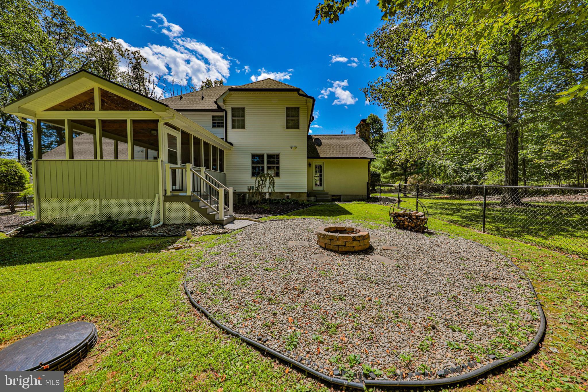 114 HOLLOW DRIVE