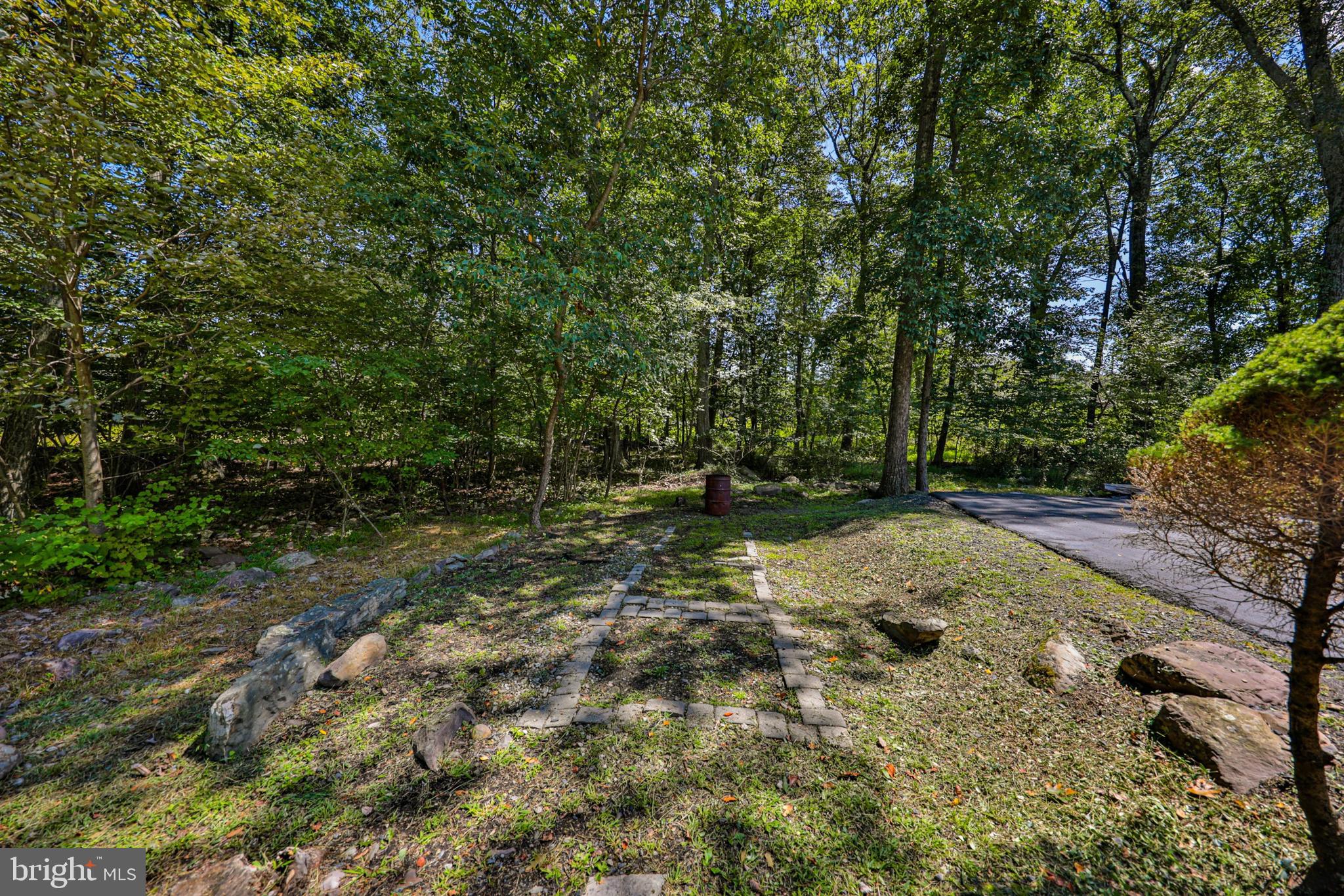 114 HOLLOW DRIVE