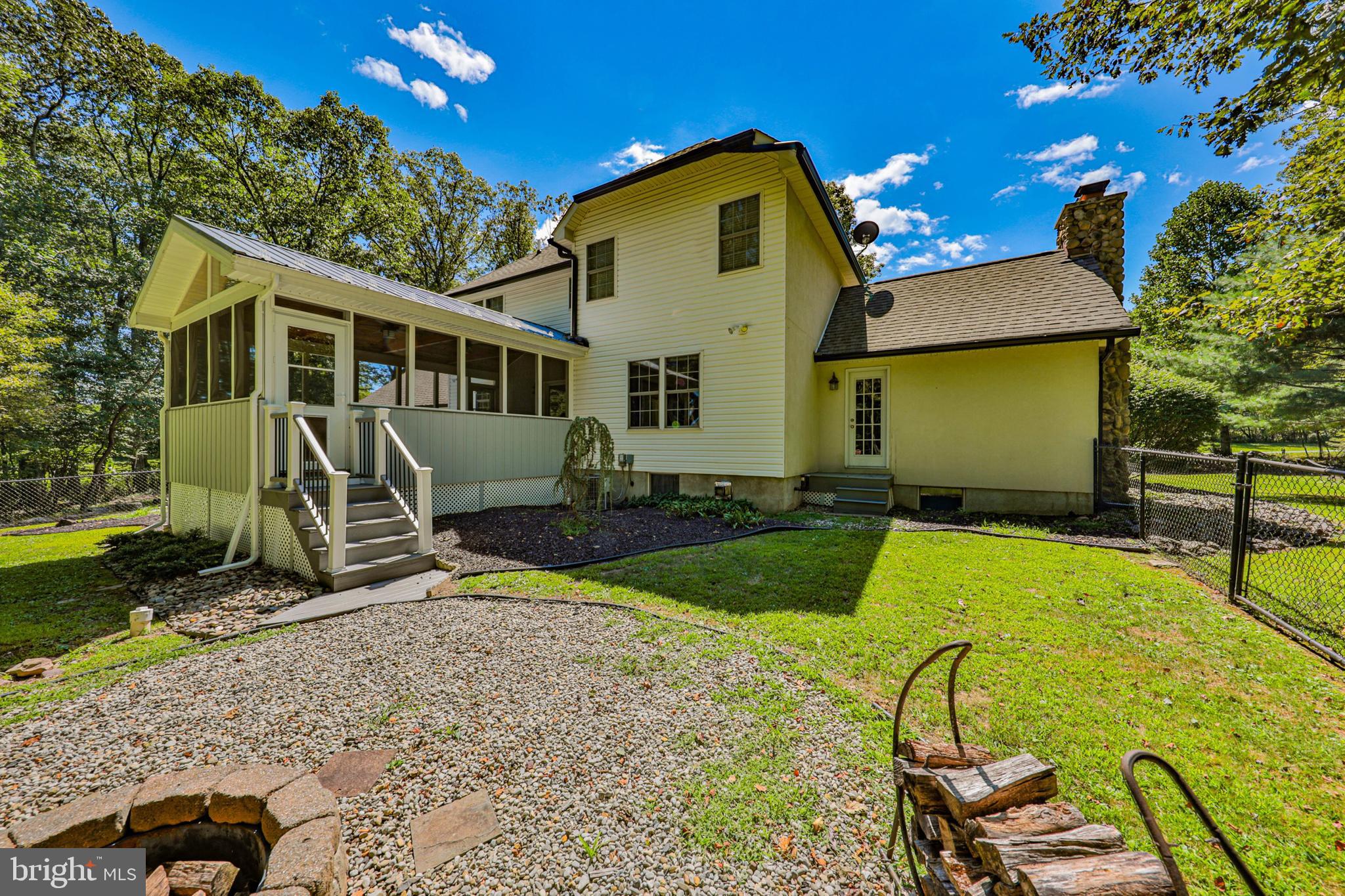 114 HOLLOW DRIVE