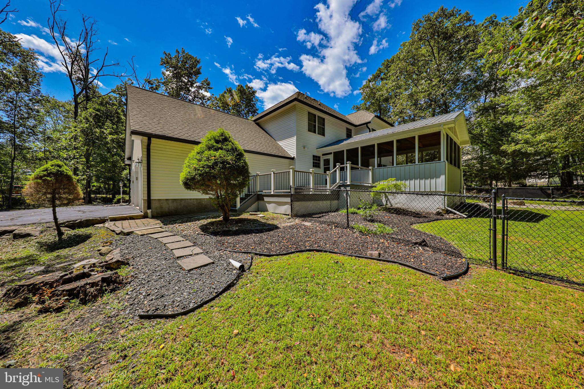 114 HOLLOW DRIVE