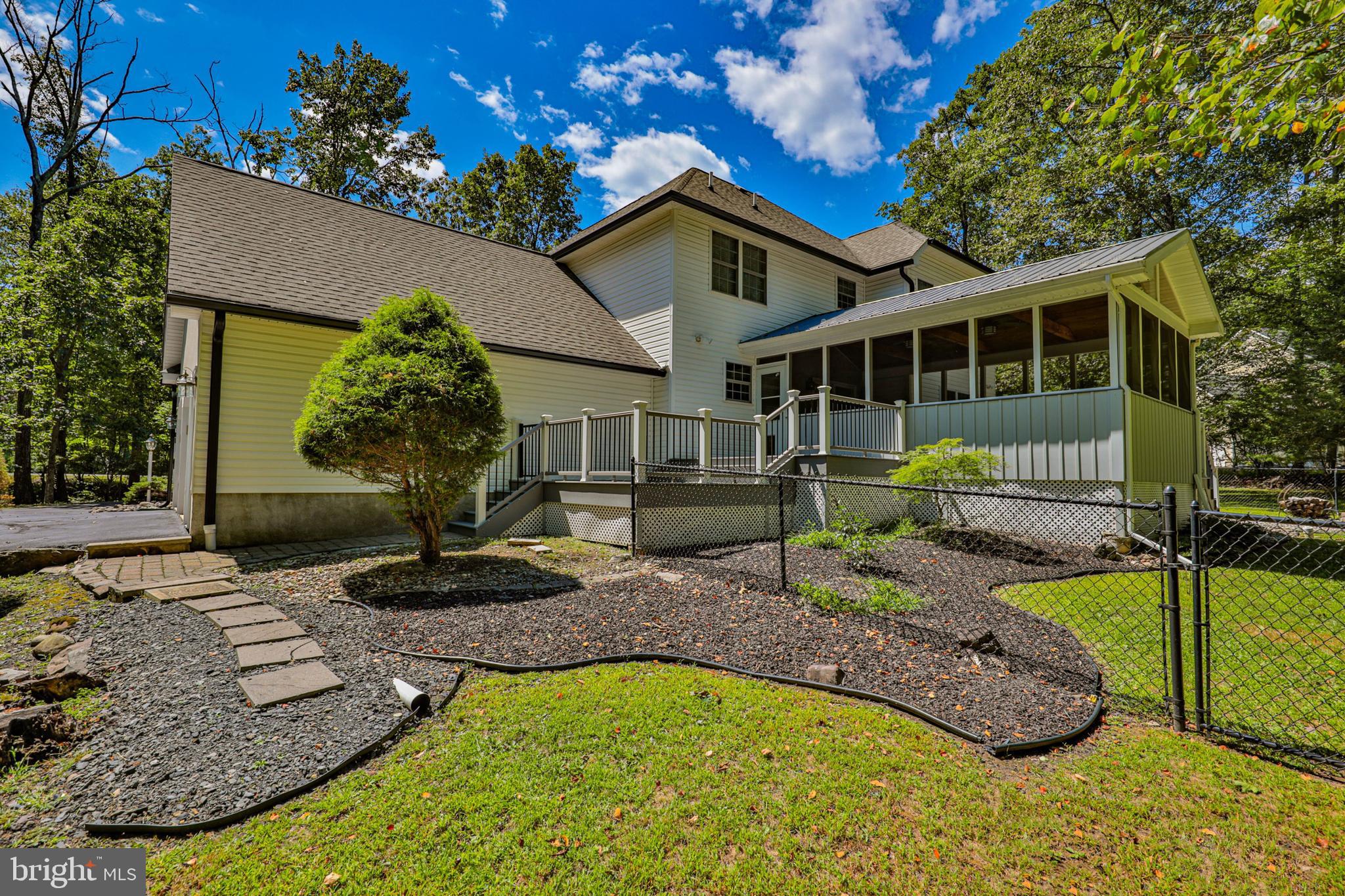 114 HOLLOW DRIVE