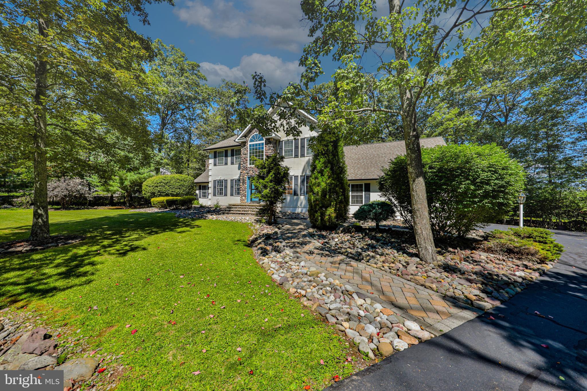 114 HOLLOW DRIVE