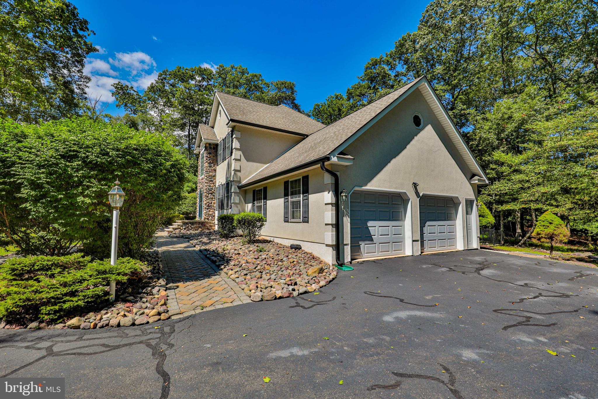 114 HOLLOW DRIVE
