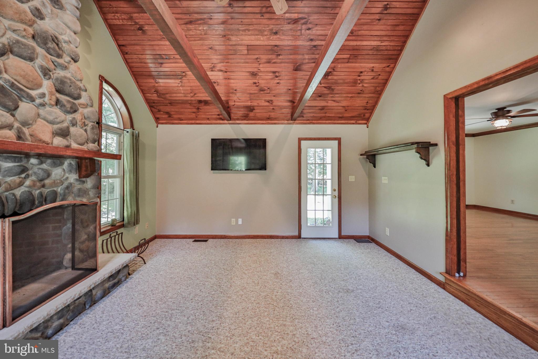114 HOLLOW DRIVE