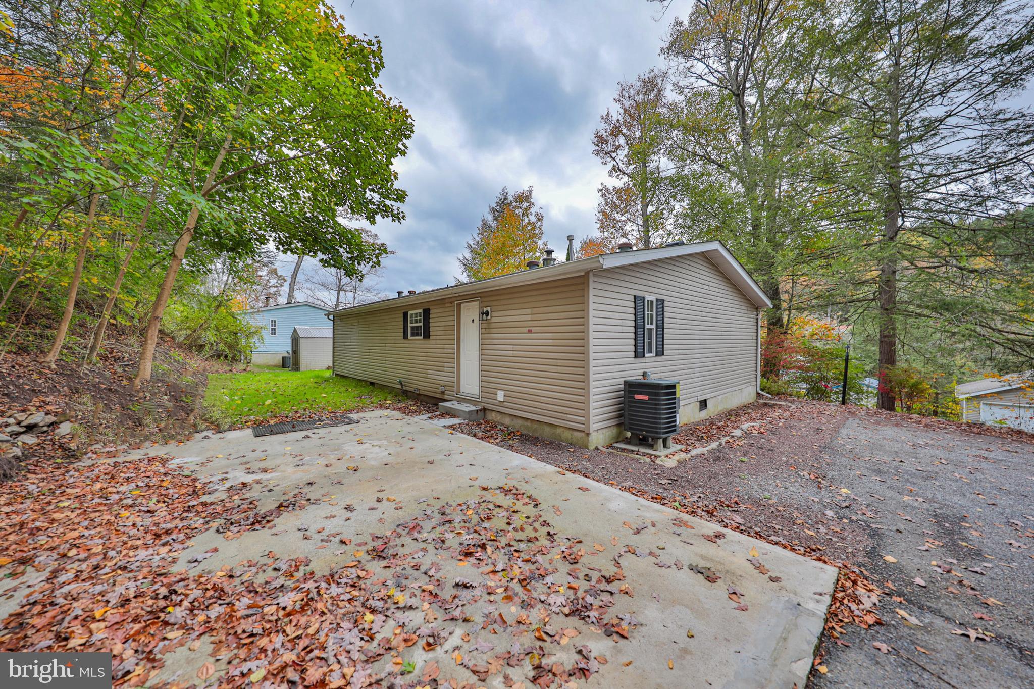 1243 BLUE MOUNTAIN CIRCLE