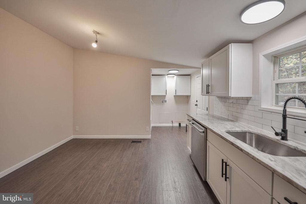 1243 BLUE MOUNTAIN CIRCLE