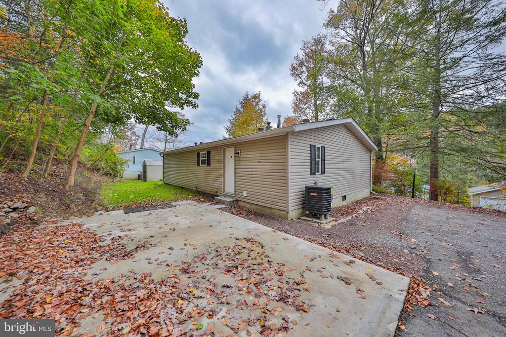 1243 BLUE MOUNTAIN CIRCLE