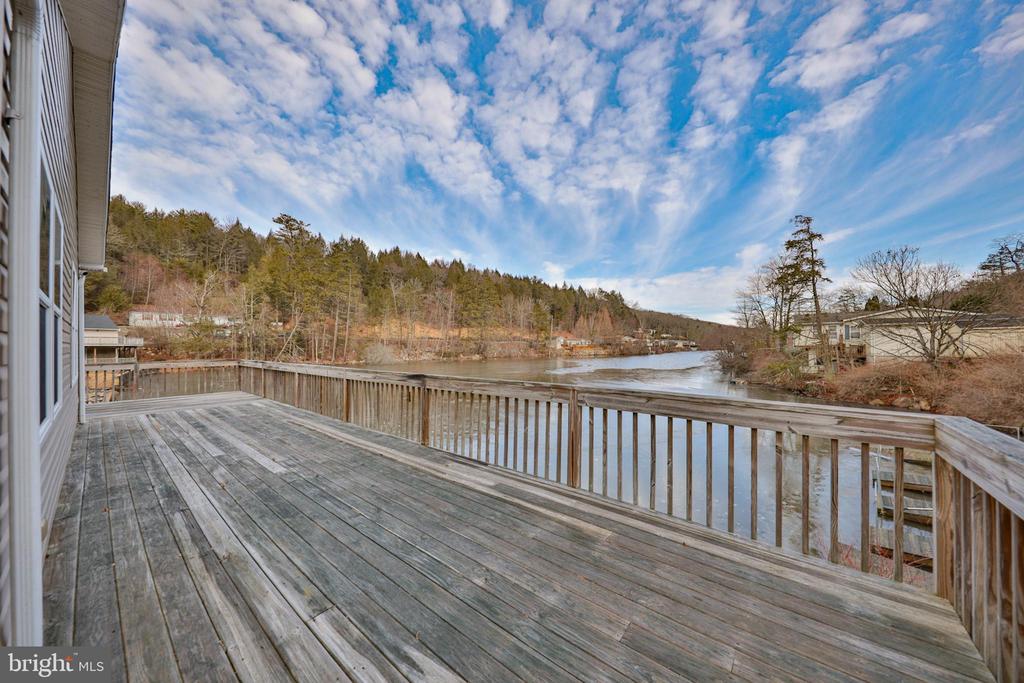 1242 BLUE MOUNTAIN CIRCLE