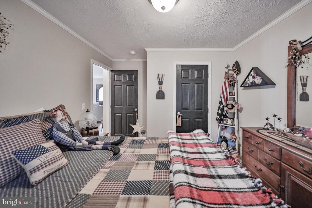 1242 BLUE MOUNTAIN CIRCLE