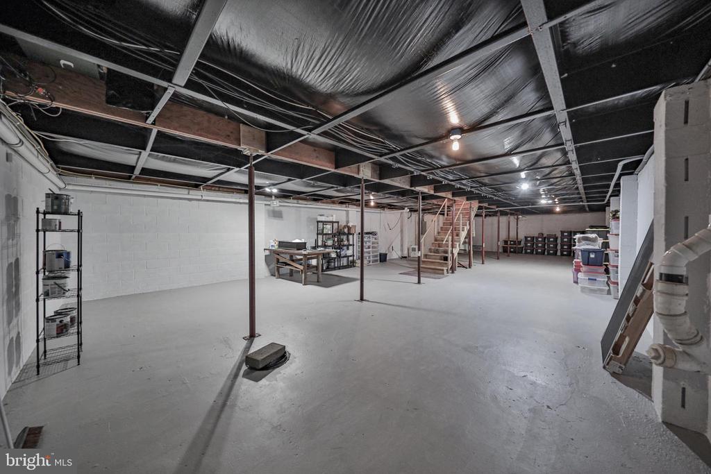 1242 BLUE MOUNTAIN CIRCLE