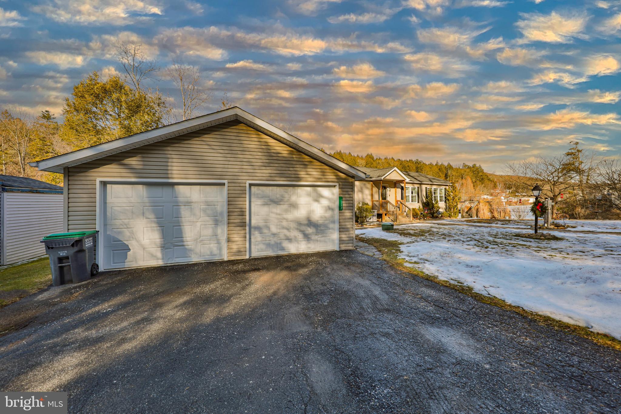 1242 BLUE MOUNTAIN CIRCLE