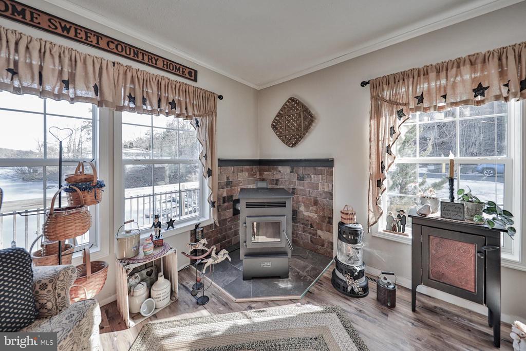 1242 BLUE MOUNTAIN CIRCLE