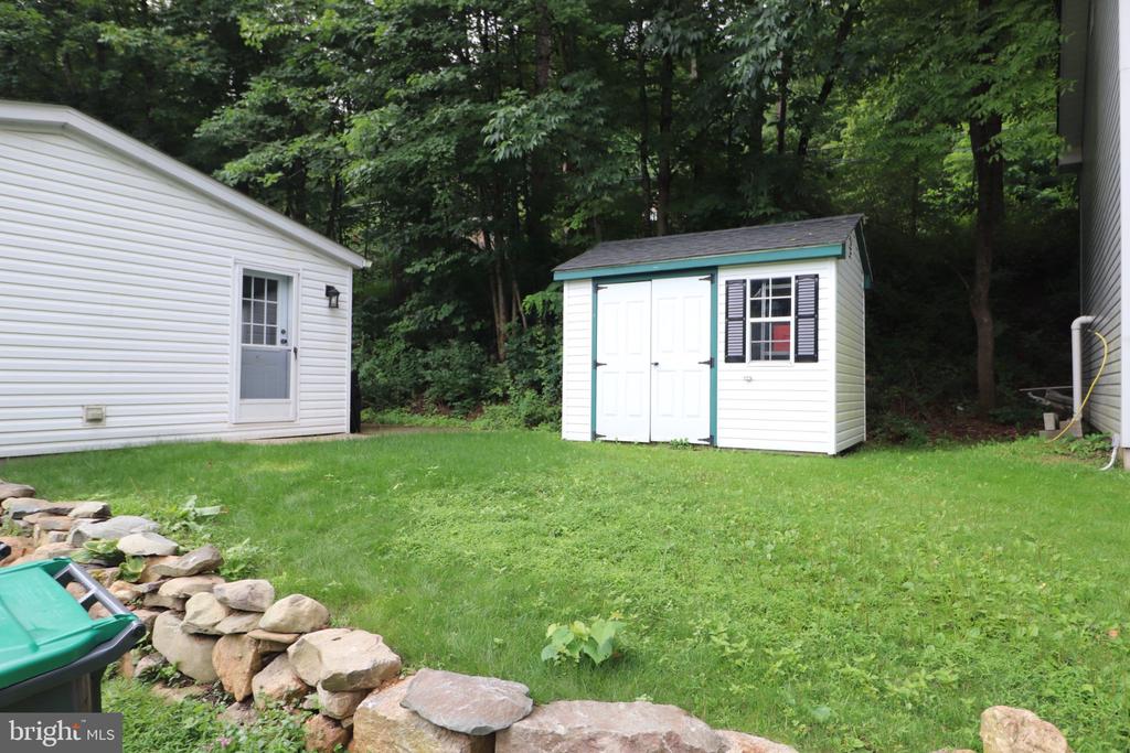 1215 BLUE MOUNTAIN CIRCLE