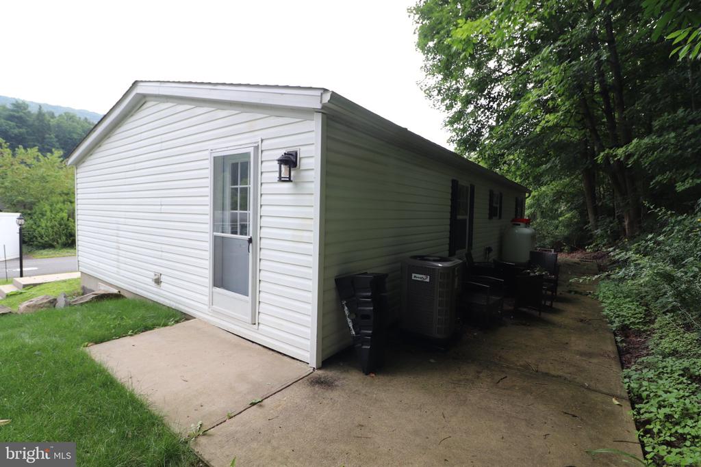 1215 BLUE MOUNTAIN CIRCLE