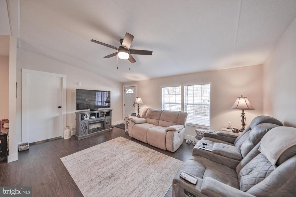 1215 BLUE MOUNTAIN CIRCLE