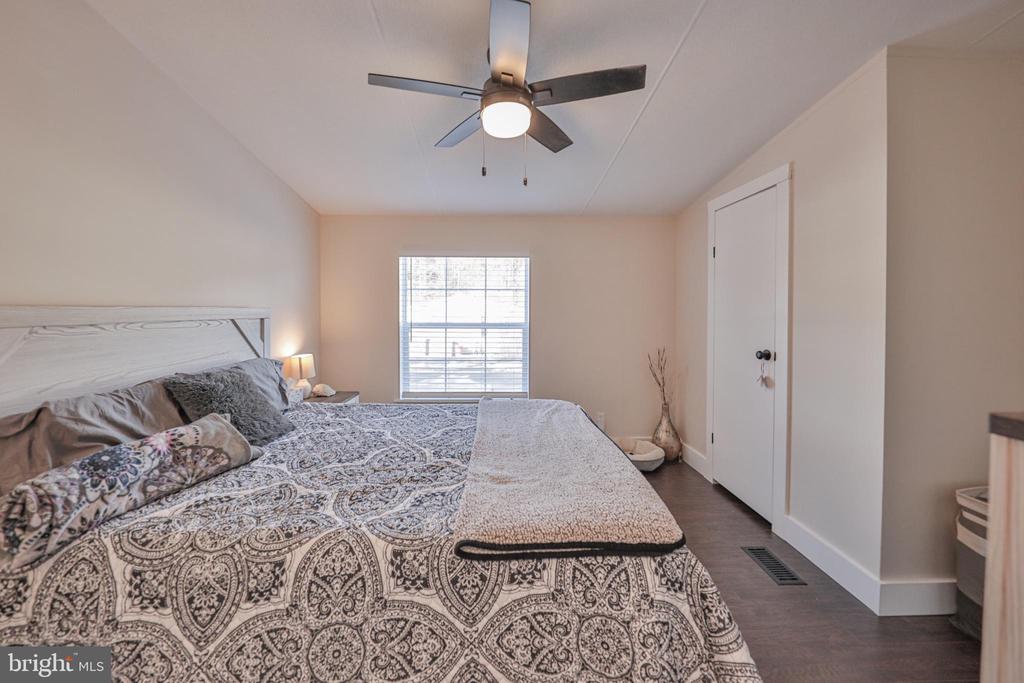 1215 BLUE MOUNTAIN CIRCLE