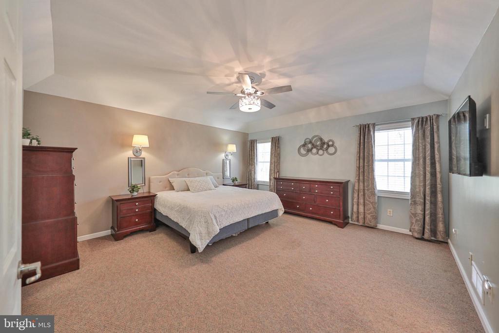 114 HOLLOW DRIVE