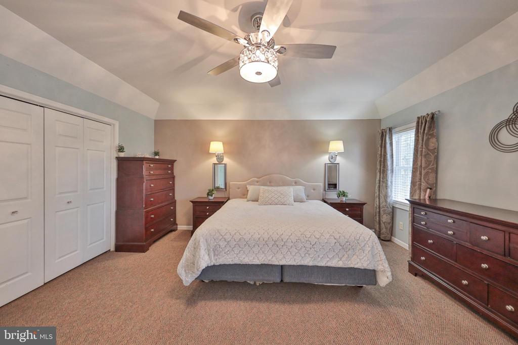 114 HOLLOW DRIVE