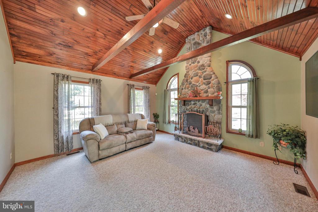 114 HOLLOW DRIVE