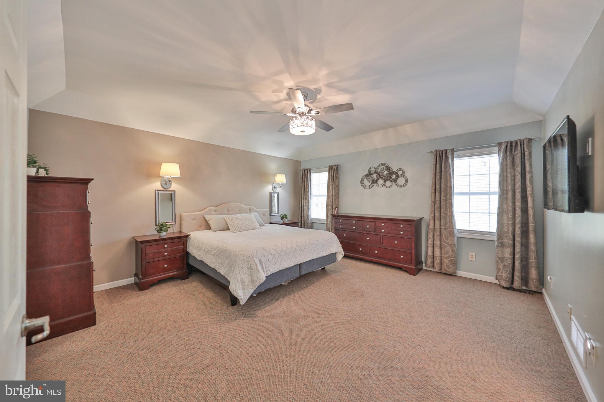 114 HOLLOW DRIVE