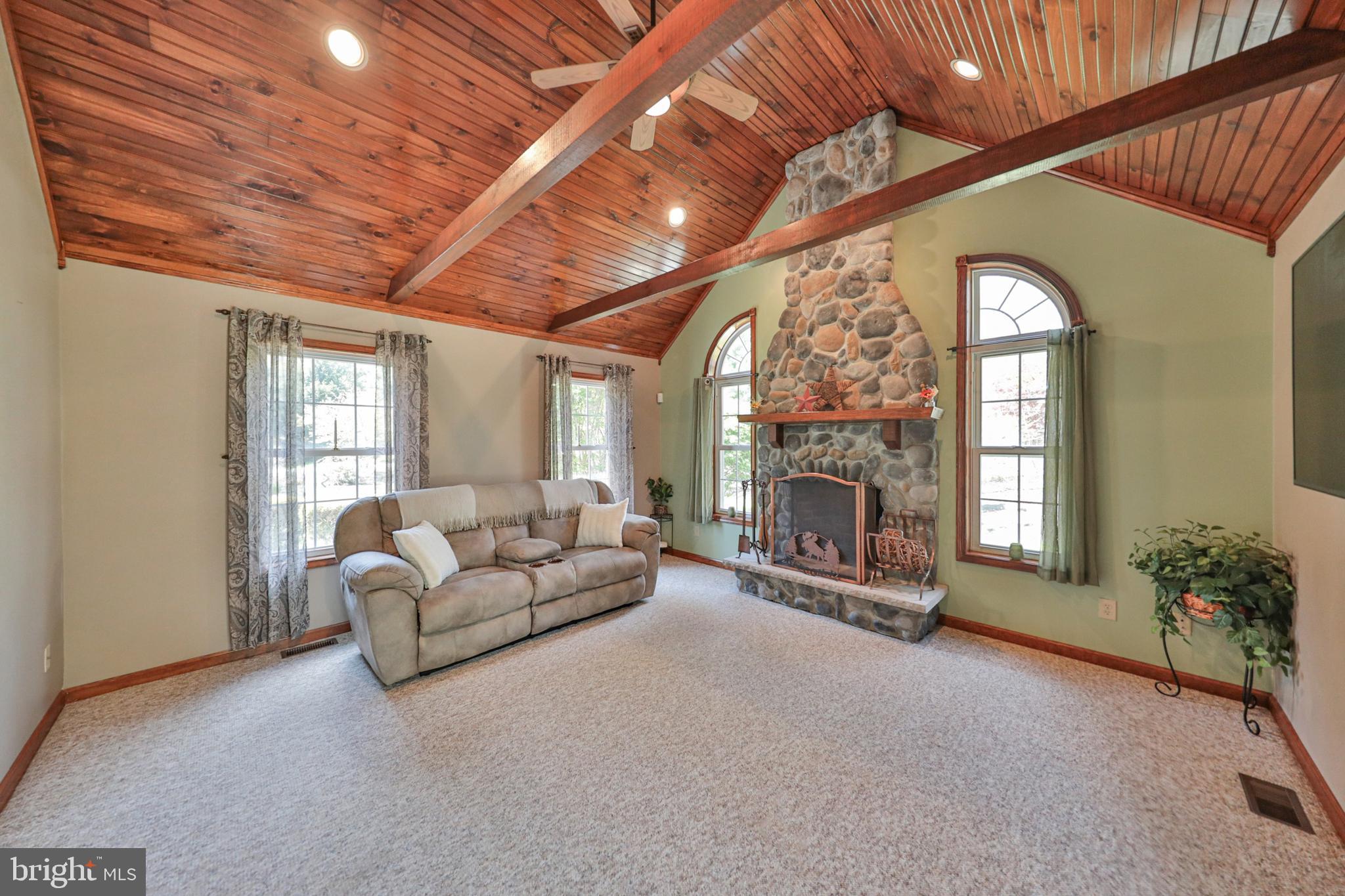 114 HOLLOW DRIVE