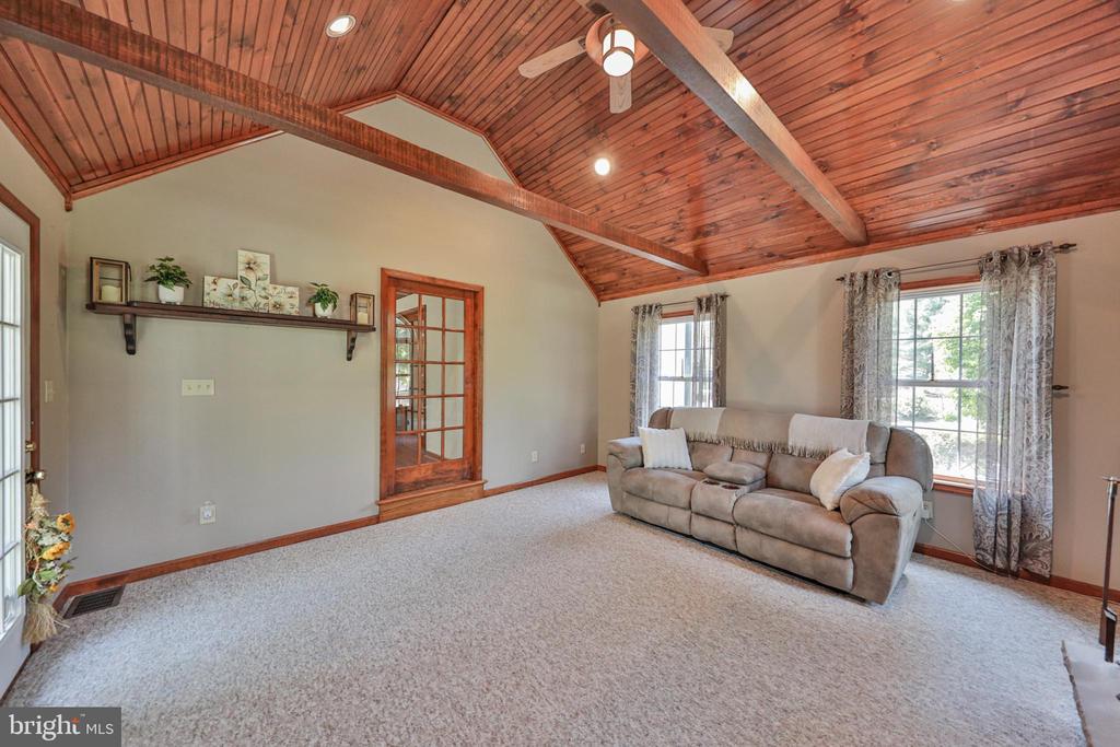 114 HOLLOW DRIVE