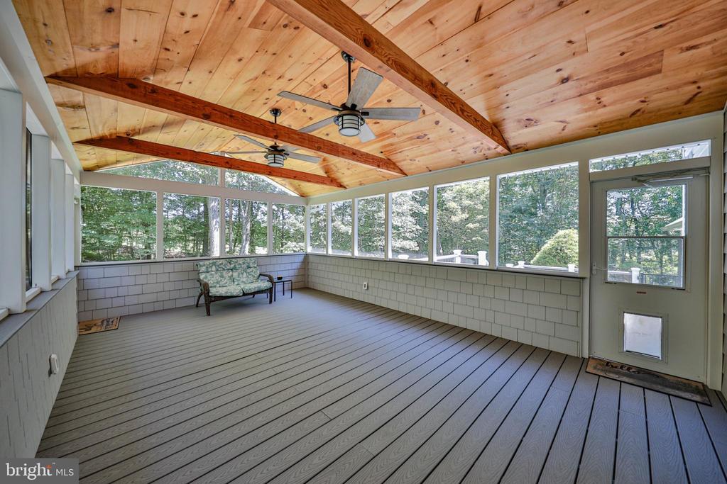 114 HOLLOW DRIVE