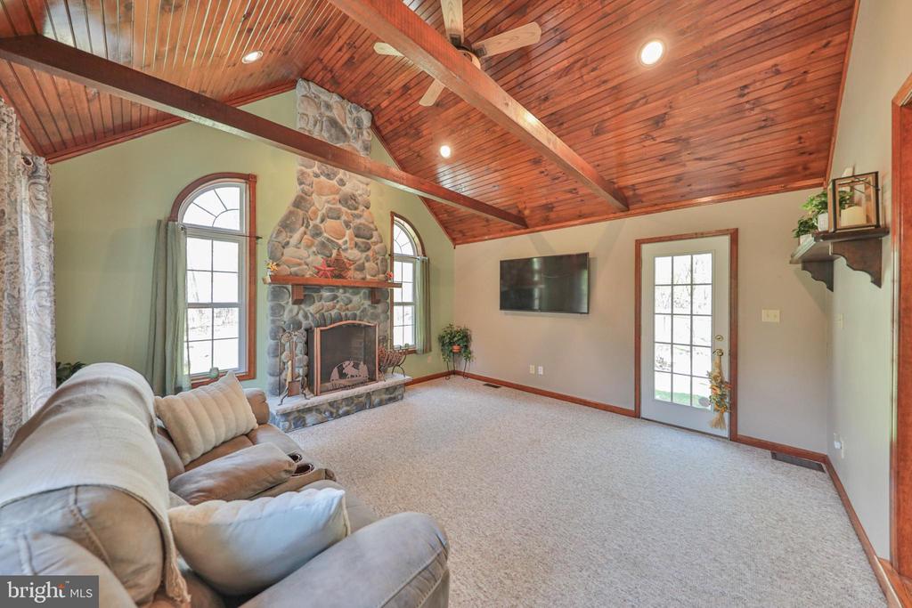 114 HOLLOW DRIVE