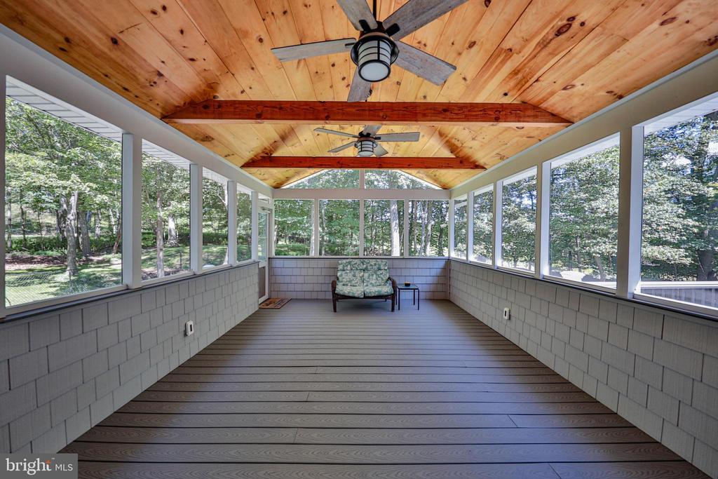 114 HOLLOW DRIVE