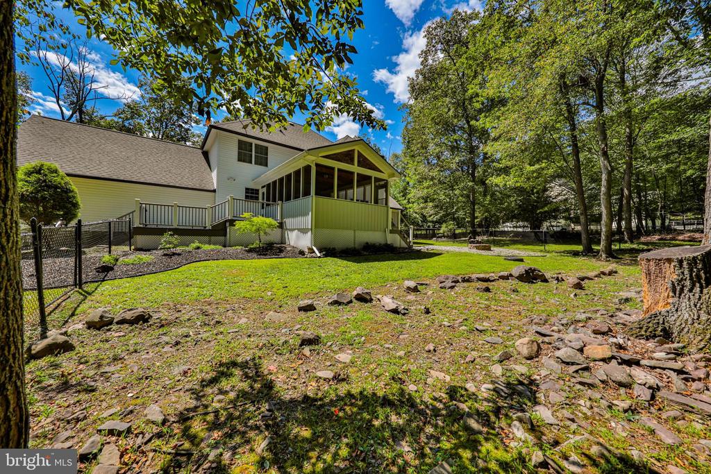 114 HOLLOW DRIVE