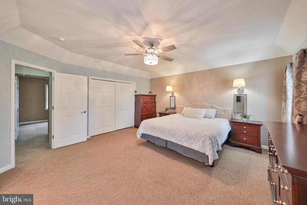 114 HOLLOW DRIVE