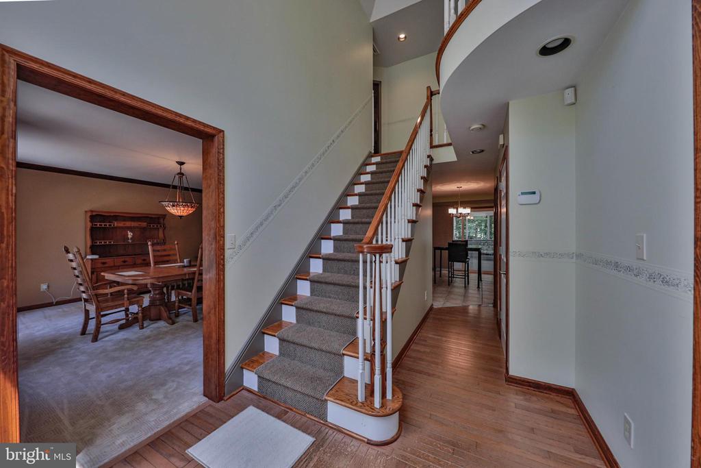 114 HOLLOW DRIVE