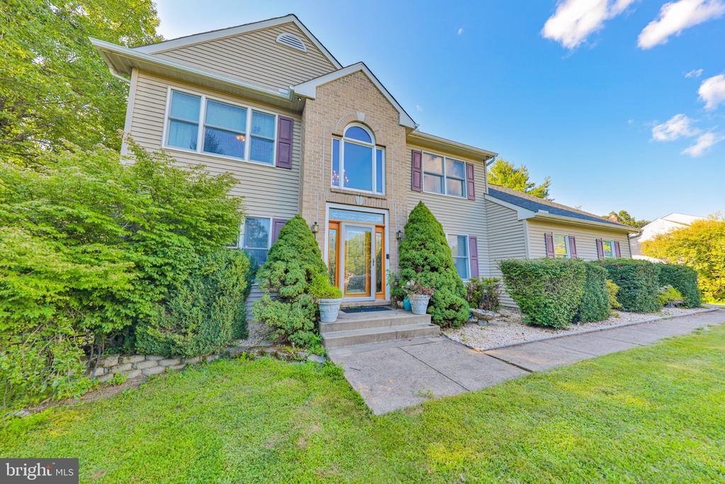 4132 CREST DRIVE