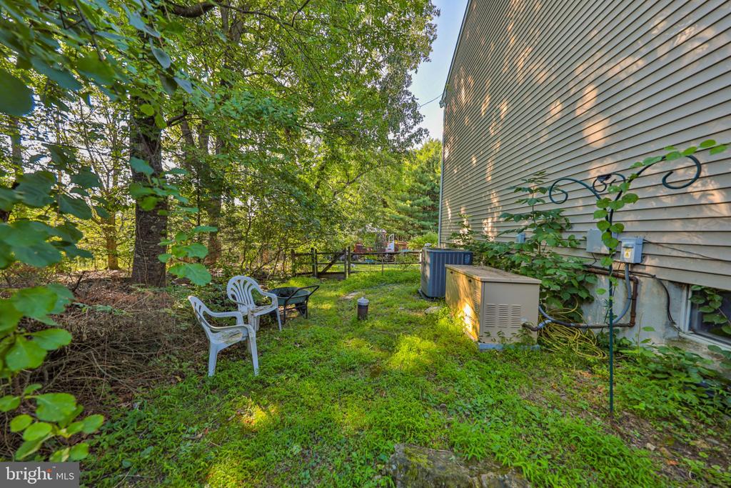 4132 CREST DRIVE