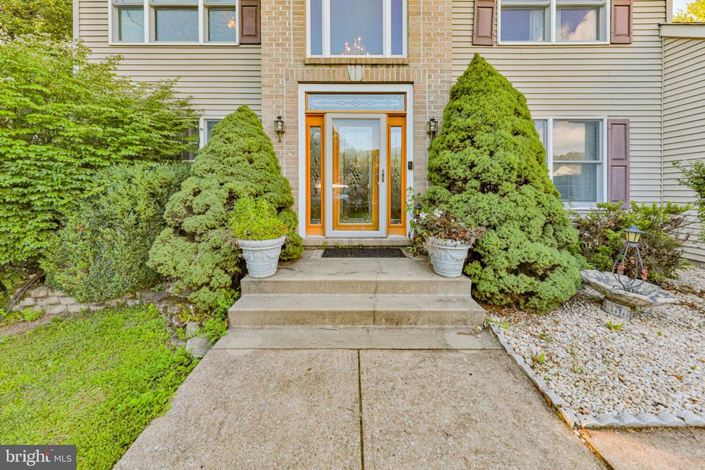 4132 CREST DRIVE