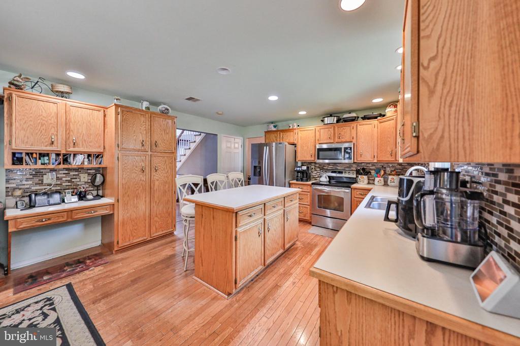 4132 CREST DRIVE