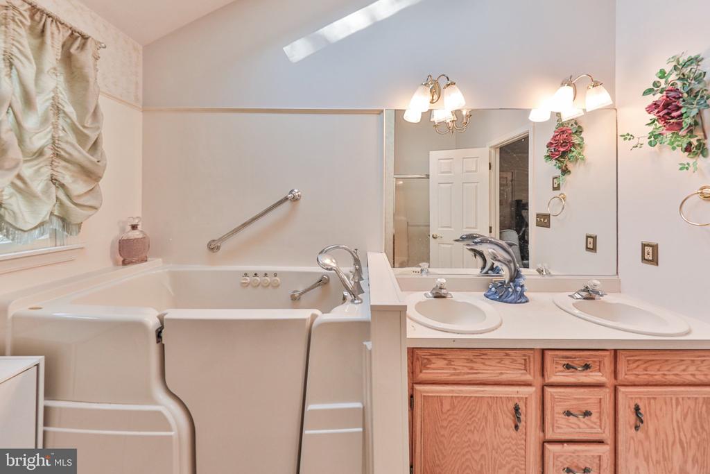 4132 CREST DRIVE